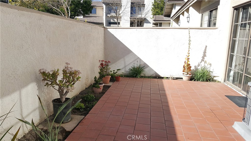 https://media.crmls.org/medias/a0f59621-b605-45be-9234-9278664a370c.jpg?preset=X-Large