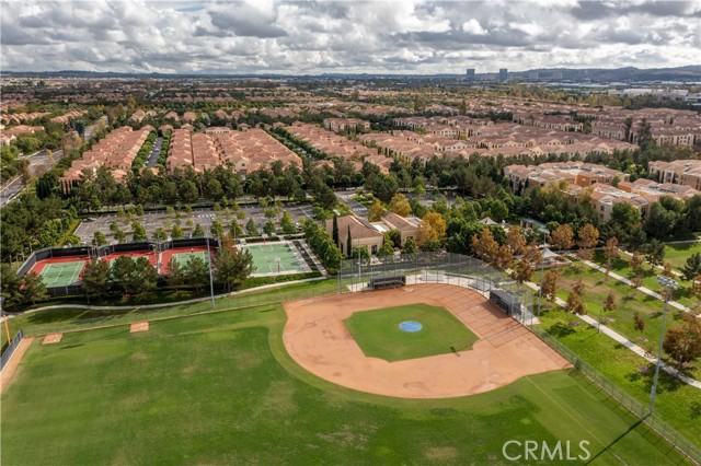 81 Strawberry, Irvine CA: https://media.crmls.org/medias/a0f5f07c-4983-4da9-81ec-0daf74938977.jpg