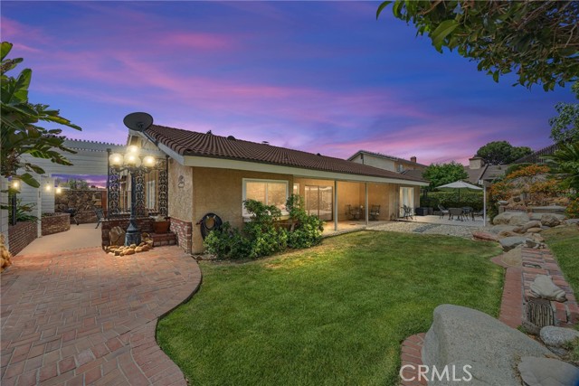 5904 Medio Luna Avenue, Bakersfield CA: https://media.crmls.org/medias/a0f5f406-4c2a-4438-a84c-6e39f1c97153.jpg