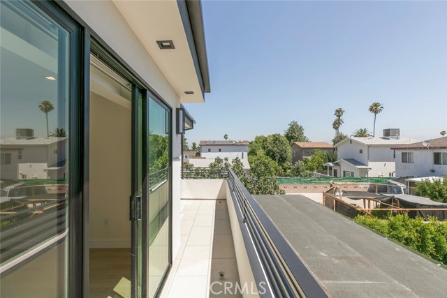 6426 Varna Avenue, Van Nuys CA: https://media.crmls.org/medias/a0f64b30-49da-45fd-8922-1dc2c63c3883.jpg