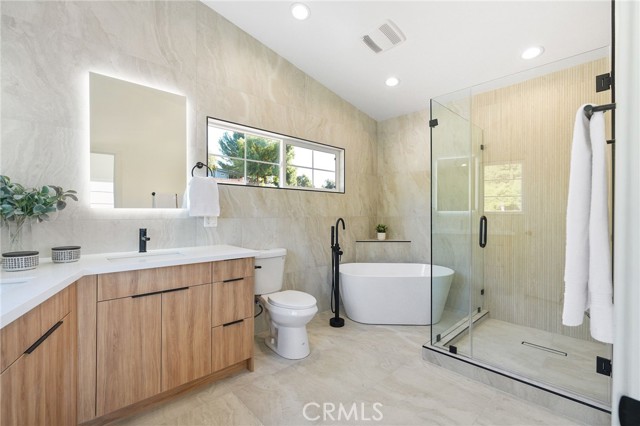 Detail Gallery Image 23 of 25 For 2401 Yorkshire Dr, Los Angeles,  CA 90065 - 3 Beds | 2/1 Baths