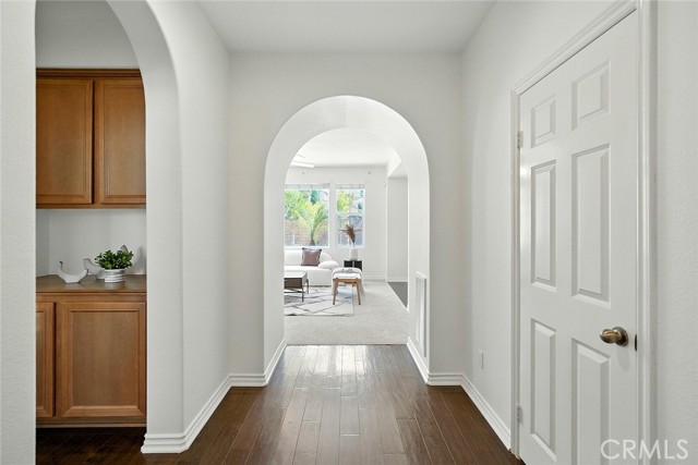 Detail Gallery Image 2 of 47 For 4331 Altivo Ln, Corona,  CA 92883 - 4 Beds | 3 Baths
