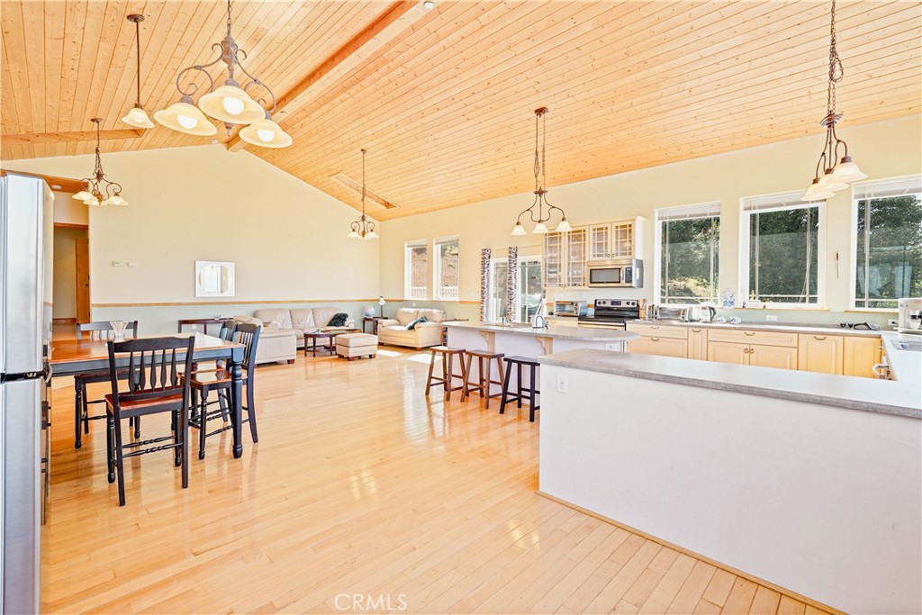 https://media.crmls.org/medias/a0f79f98-05f8-41ad-8e3c-f1c69a426603.jpg?preset=X-Large
