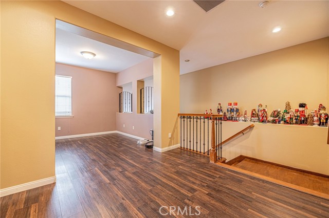 Detail Gallery Image 28 of 48 For 574 Oak Tree Ct, Simi Valley,  CA 93065 - 5 Beds | 4/1 Baths