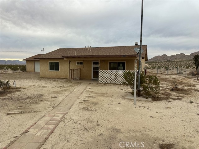 Detail Gallery Image 2 of 25 For 38333 E End, Lucerne Valley,  CA 92356 - 2 Beds | 1/2 Baths