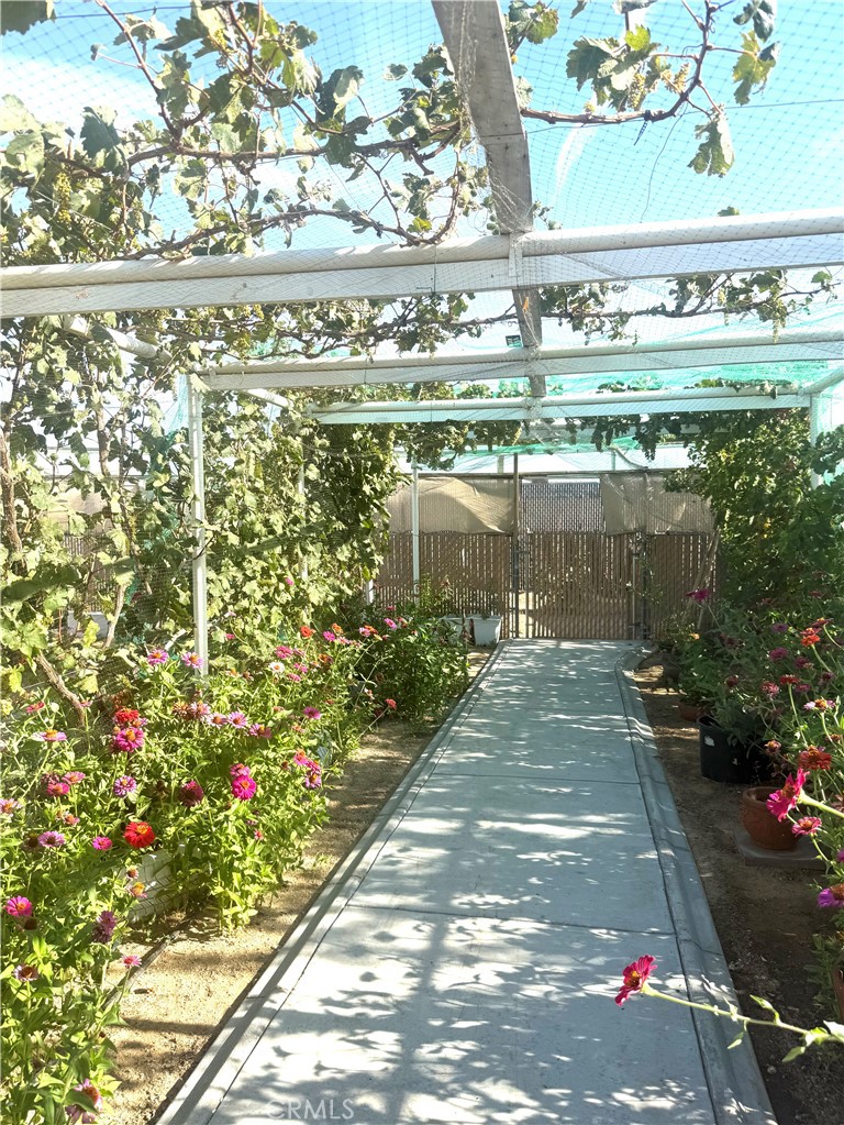 https://media.crmls.org/medias/a0faf549-d118-4b4e-a45a-3f3f6a2e944a.jpg?preset=X-Large