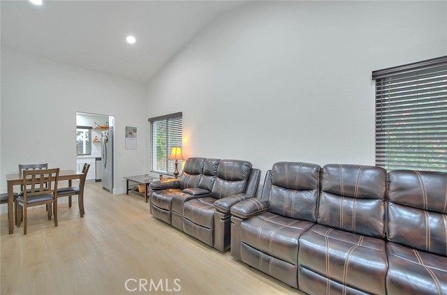 Detail Gallery Image 10 of 39 For 7077 Iris, Rancho Cucamonga,  CA 91739 - 3 Beds | 2 Baths