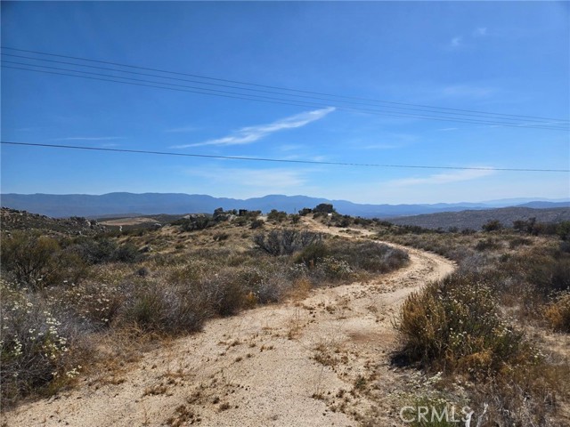 8 Centernnial Street, Aguanga CA: https://media.crmls.org/medias/a0fbc709-475e-4a28-81e0-d446209b8b71.jpg