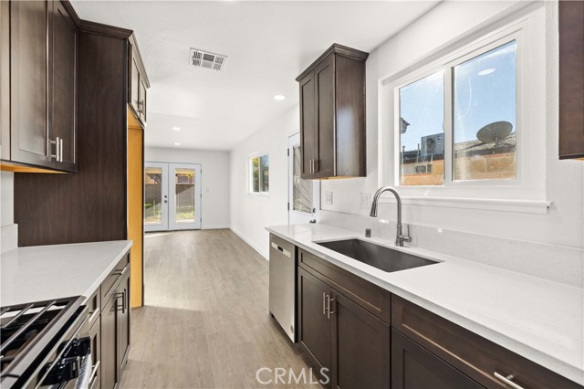 Detail Gallery Image 12 of 27 For 44054 Elm Ave, Lancaster,  CA 93534 - 4 Beds | 2 Baths