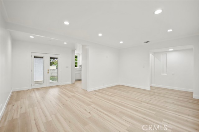 620 E Elmwood Avenue, Burbank CA: https://media.crmls.org/medias/a0fc7ab6-edf1-42bd-b205-d31d590800bd.jpg