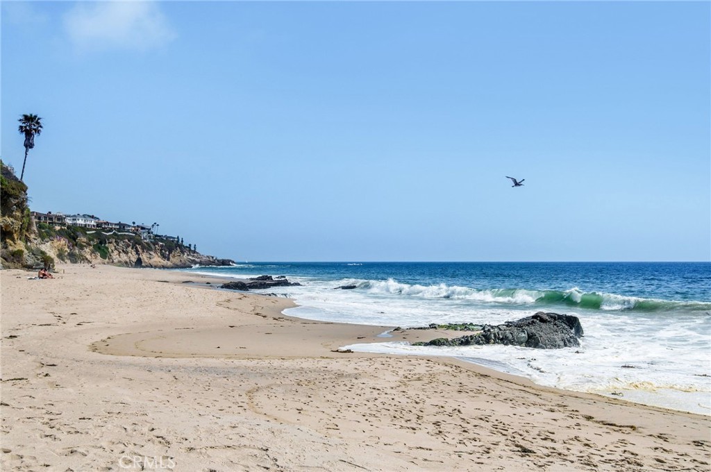https://media.crmls.org/medias/a0fcf05f-2ca2-4e75-8888-c6cdd03633f1.jpg?preset=X-Large