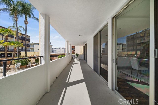 Detail Gallery Image 30 of 42 For 5339 Newcastle Ave #112,  Encino,  CA 91316 - 3 Beds | 2 Baths