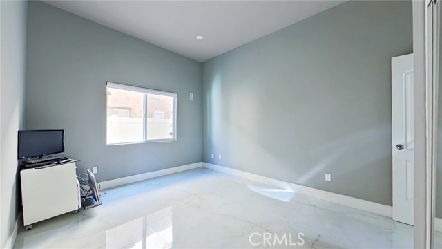 Detail Gallery Image 22 of 45 For 6937 Kian Ct, Van Nuys,  CA 91406 - 4 Beds | 3 Baths