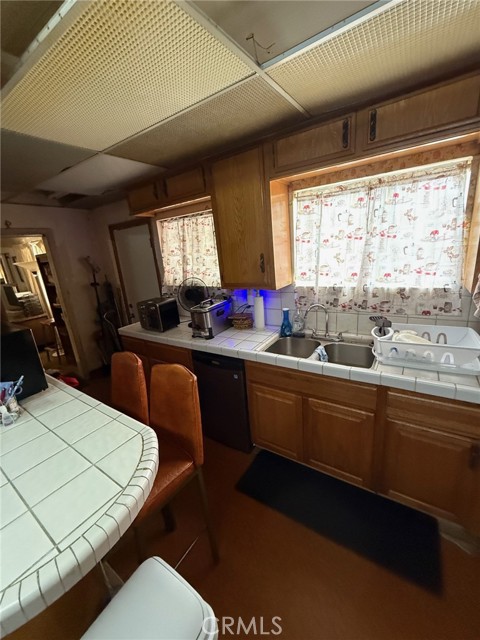 471 Bennett Street, Compton CA: https://media.crmls.org/medias/a0fe31ee-8820-4e84-b8f1-f9470f5a6dda.jpg
