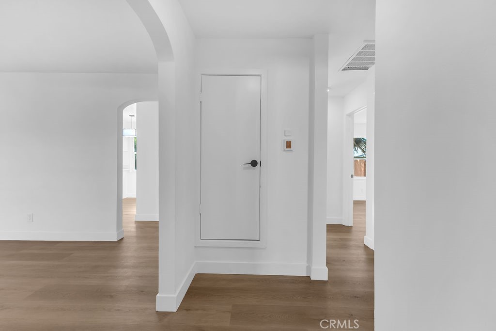 https://media.crmls.org/medias/a0fe3f6e-e5e9-47fa-bf88-525805d55e3c.jpg?preset=X-Large