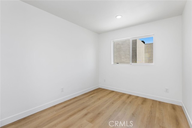 9613 S Hobart Boulevard, Los Angeles CA: https://media.crmls.org/medias/a0ff3c08-f1ff-4945-83c8-8f999e09264b.jpg