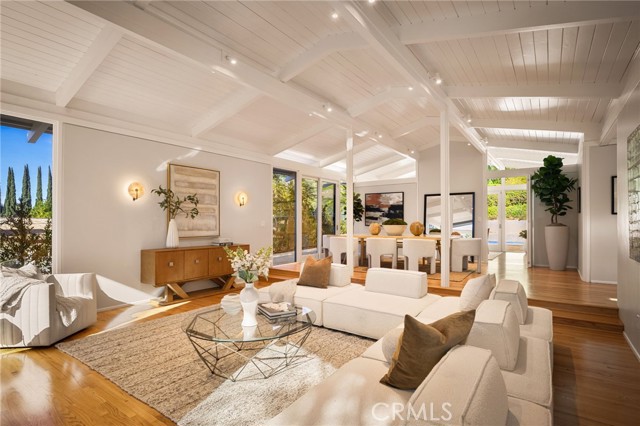 Detail Gallery Image 4 of 51 For 4750 Poe Ave, Woodland Hills,  CA 91364 - 4 Beds | 4 Baths