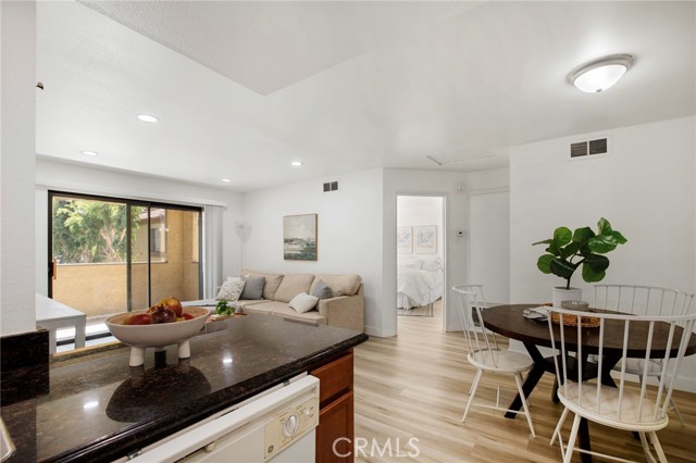 Detail Gallery Image 12 of 21 For 1140 W Blaine St #202,  Riverside,  CA 92507 - 1 Beds | 1 Baths