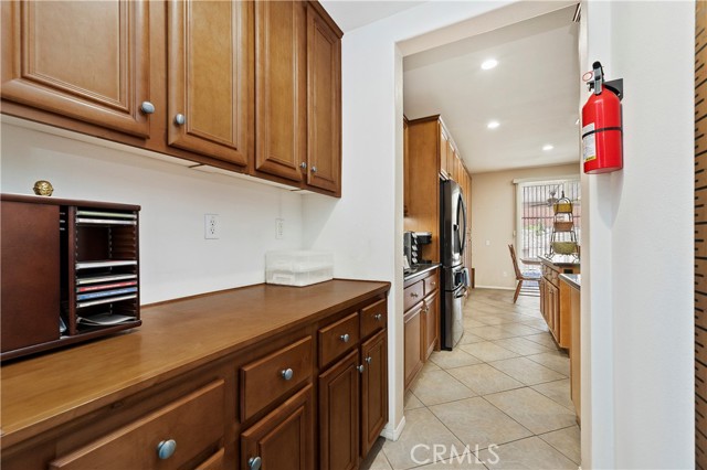 Detail Gallery Image 4 of 12 For 17251 Greentree Dr, Riverside,  CA 92503 - 3 Beds | 2/1 Baths