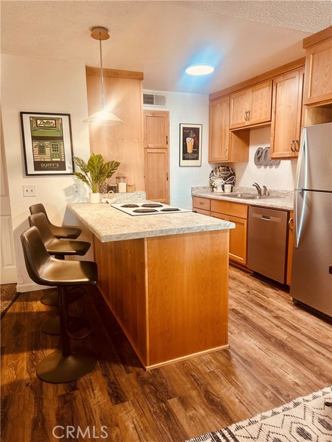 Detail Gallery Image 4 of 11 For 1412 N Cherry #9,  Chico,  CA 95926 - 3 Beds | 2 Baths