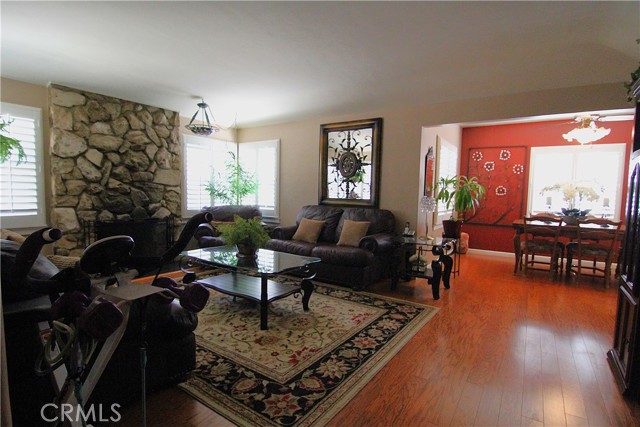 Detail Gallery Image 8 of 30 For 13250 Dyer St, Sylmar,  CA 91342 - 3 Beds | 1/1 Baths