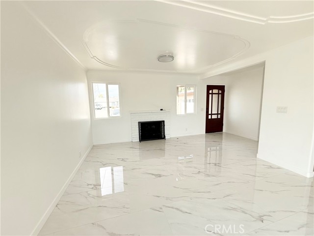 Detail Gallery Image 2 of 12 For 2028 W Folsom St, Anaheim,  CA 92804 - 3 Beds | 2 Baths