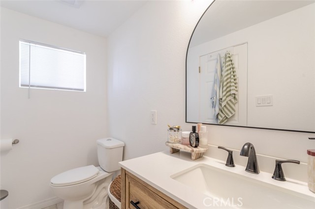 Detail Gallery Image 28 of 39 For 22459 Guadilamar Dr, Saugus,  CA 91350 - 3 Beds | 2 Baths