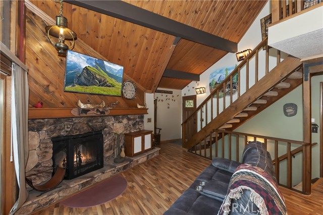 Detail Gallery Image 8 of 50 For 27380 Oakwood Dr, Lake Arrowhead,  CA 92352 - 3 Beds | 3 Baths