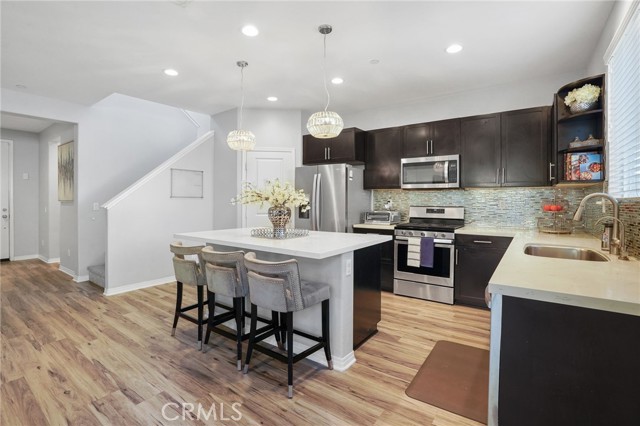 825 Sweetbay Lane, Los Angeles CA: https://media.crmls.org/medias/a103d9bd-ace1-4629-b333-2488db17bf55.jpg