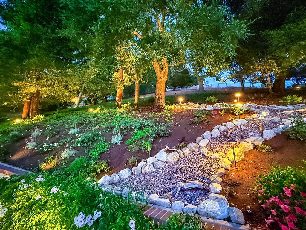 https://media.crmls.org/medias/a1049e81-5bba-40ed-a666-9d619ba42e97.jpg?preset=X-Large