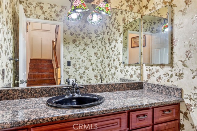 12390 Chandler Boulevard, Valley Village CA: https://media.crmls.org/medias/a1067a42-8c2b-4be0-9304-f945ad822a3b.jpg