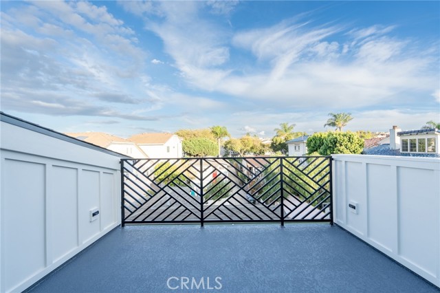 Detail Gallery Image 15 of 44 For 110 S Irena Ave #B,  Redondo Beach,  CA 90277 - 3 Beds | 4/1 Baths