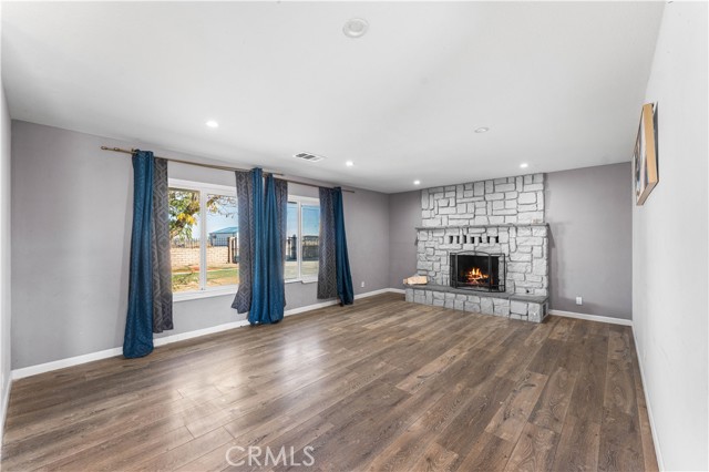 Detail Gallery Image 6 of 43 For 3322 E Avenue H, Lancaster,  CA 93535 - 6 Beds | 3 Baths