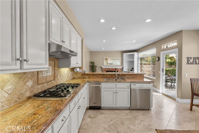 Detail Gallery Image 16 of 54 For 27360 Chesterfield Dr, Valencia,  CA 91354 - 4 Beds | 3 Baths