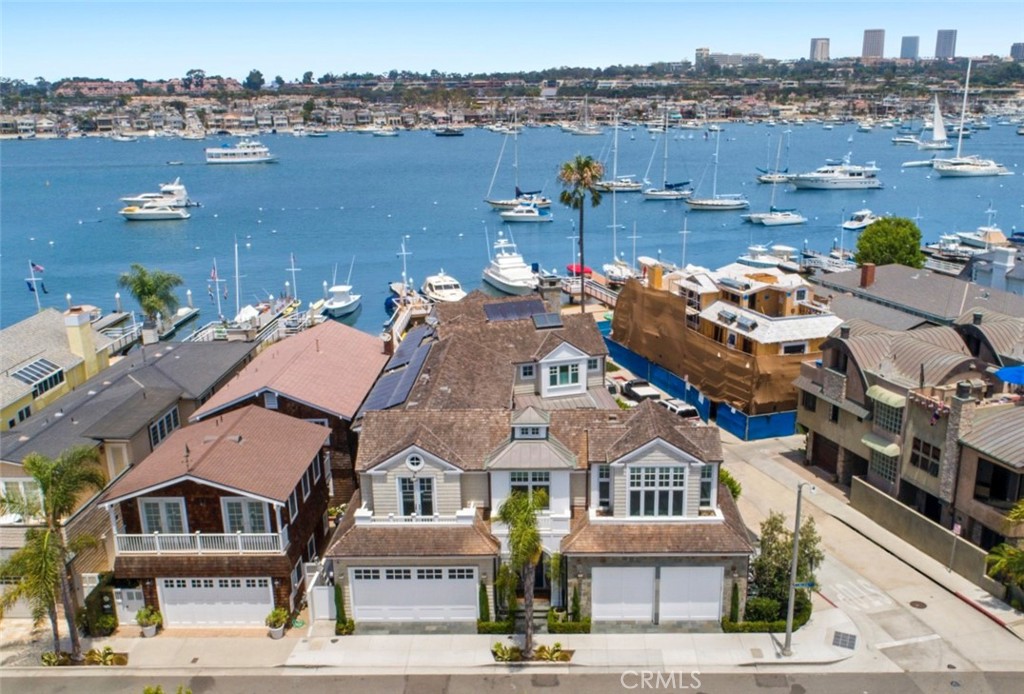 1324 E Balboa Boulevard