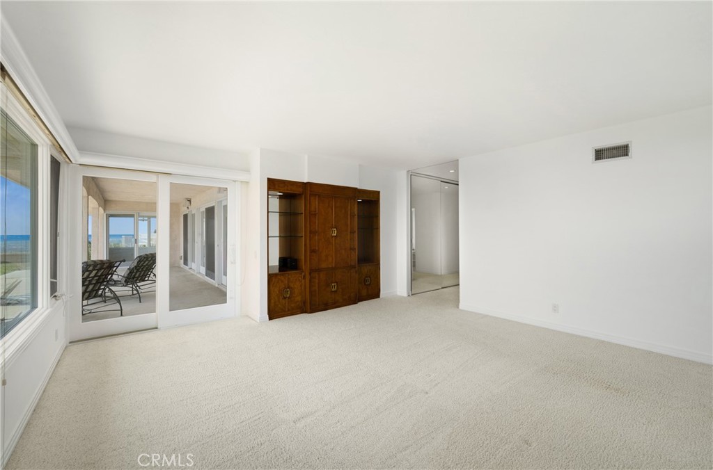 MLS #OC25272387 image #4