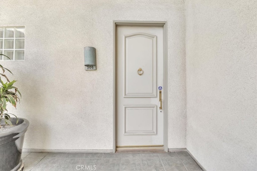 https://media.crmls.org/medias/a10936f9-c1ba-4f3d-9220-b6de6f7fc215.jpg?preset=X-Large