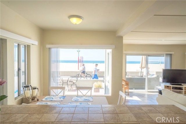 Detail Gallery Image 8 of 26 For 1614 the Strand, Hermosa Beach,  CA 90254 - 4 Beds | 4 Baths