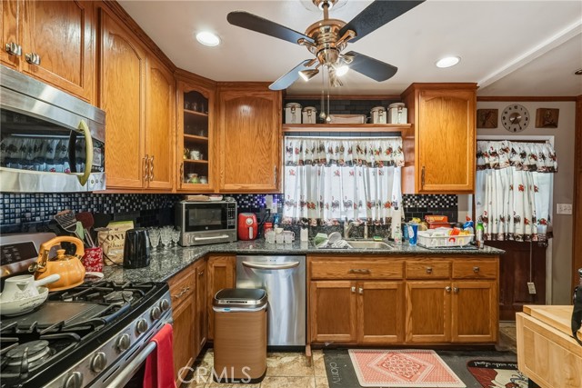 Detail Gallery Image 13 of 19 For 11016 S, Van Ness, Los Angeles,  CA 90047 - 3 Beds | 2 Baths