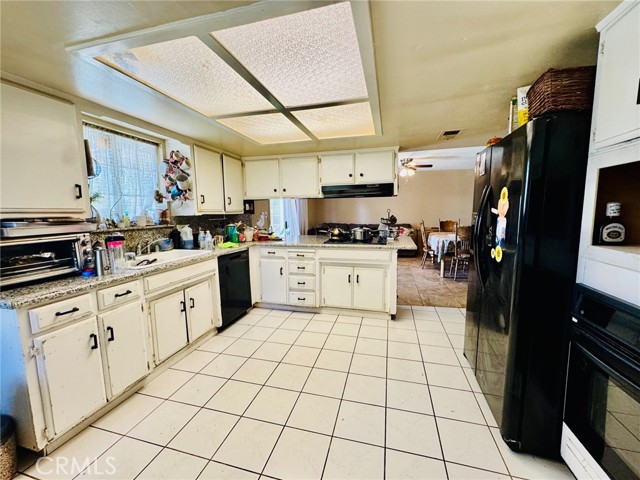 Detail Gallery Image 19 of 32 For 3208 Sunview Dr, Bakersfield,  CA 93306 - 3 Beds | 2 Baths