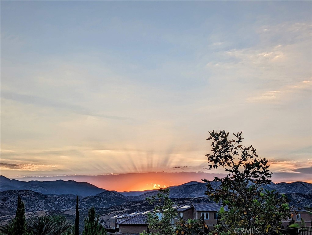 https://media.crmls.org/medias/a10a3598-9bc5-4f94-871f-3f567443801b.jpg?preset=X-Large