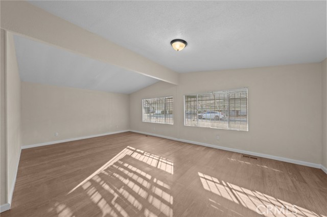 Detail Gallery Image 5 of 31 For 542 Castille, Hemet,  CA 92543 - 2 Beds | 2 Baths