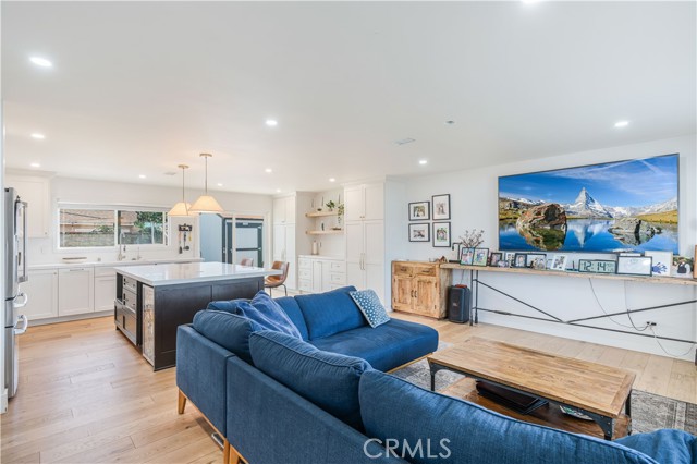 Image 2 of 21 For 492 Graham  