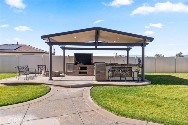 Bar-B-Que Area with Firepit.