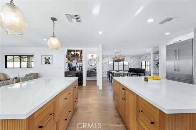 Detail Gallery Image 11 of 59 For 1707 10th St, Manhattan Beach,  CA 90266 - 4 Beds | 2/2 Baths