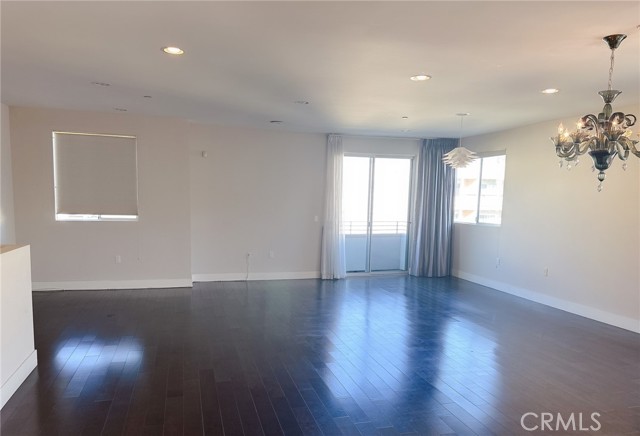 Detail Gallery Image 5 of 26 For 1411 N Detroit St #402,  Los Angeles,  CA 90046 - 3 Beds | 2/1 Baths