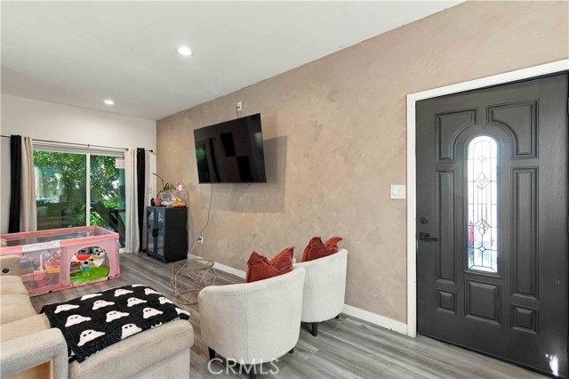 8633 Zelzah photo 11