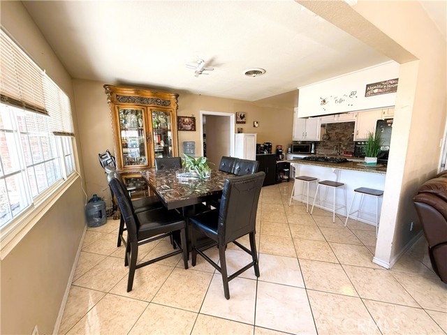 Detail Gallery Image 7 of 40 For 1320 White Ln, Bakersfield,  CA 93307 - 4 Beds | 2 Baths
