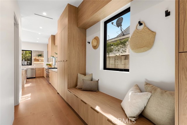 22640 Clarendon Street, Woodland Hills CA: https://media.crmls.org/medias/a10db269-3048-4907-97b2-e6ff00206e2c.jpg