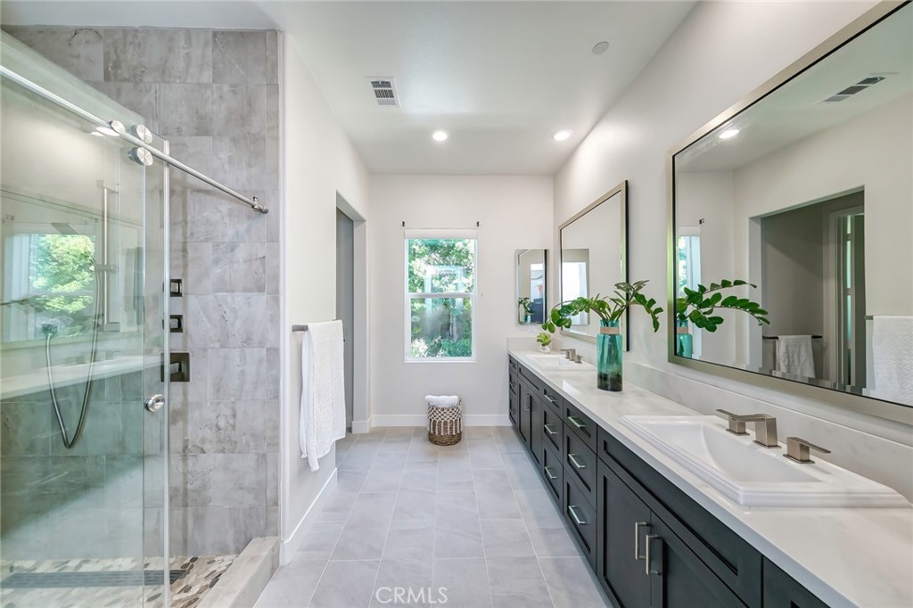 MLS #OC25221565 image #22